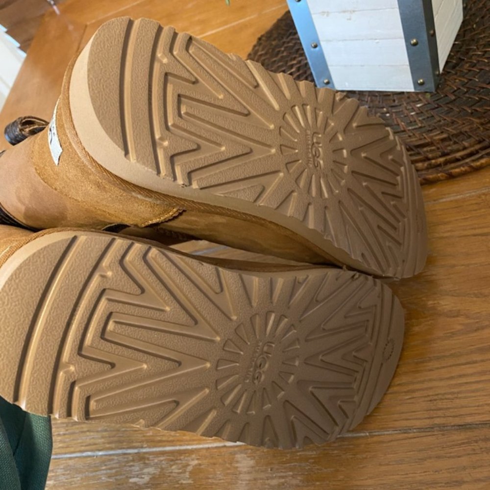 Chesnut Brown Ugg Boot with Bow - Picture 6 of 6